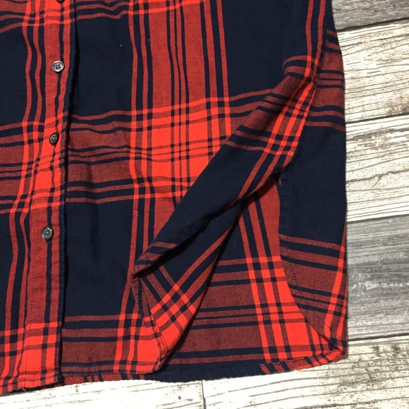 Old Navy The Classic Shirt Flannel Women’s L Blue Red Plaid Button Up Casual - Picture 9 of 9